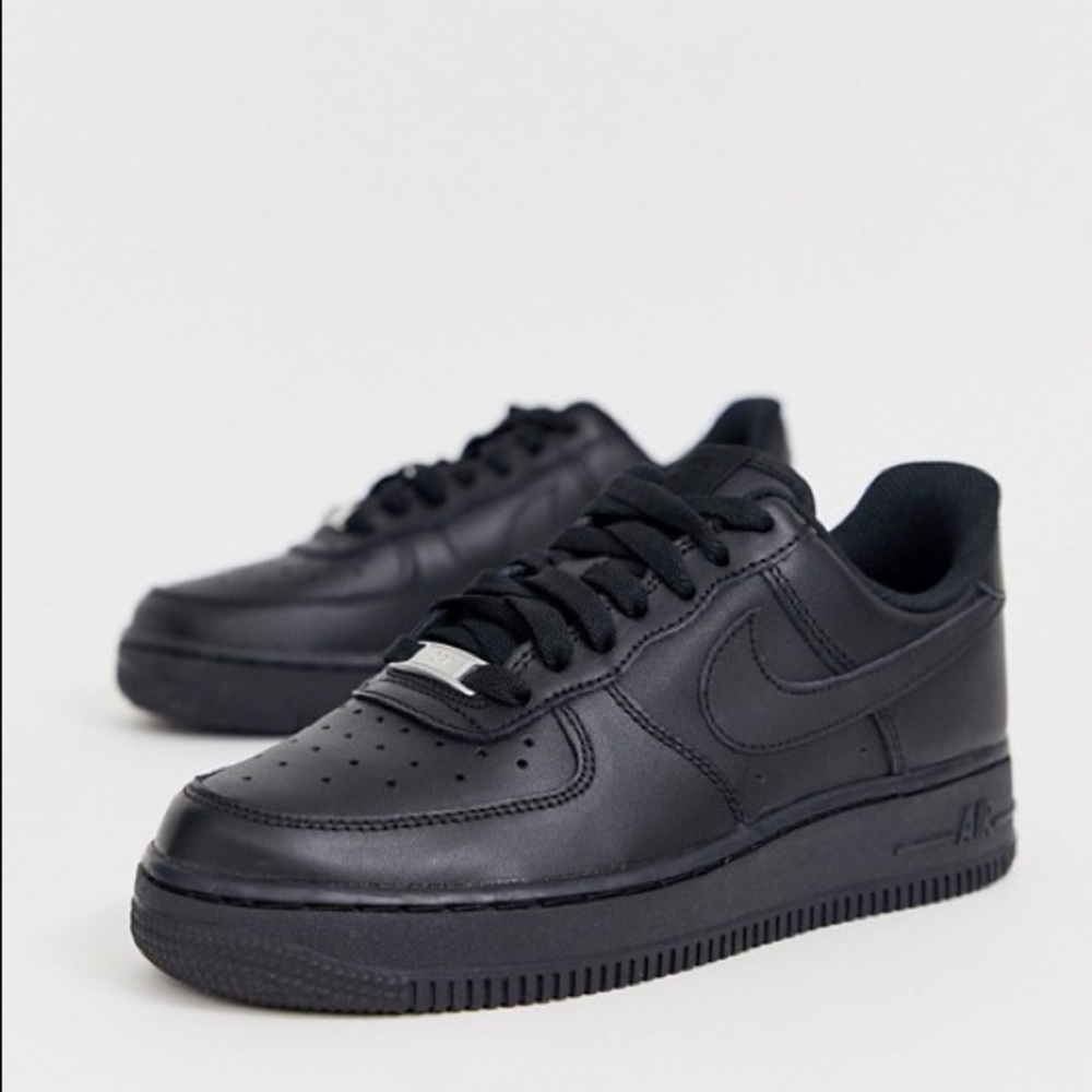 Black Air Force 1’s